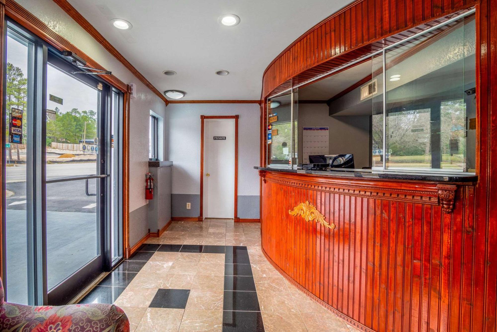 Rodeway Inn & Suites Fort Jackson Columbia Ngoại thất bức ảnh