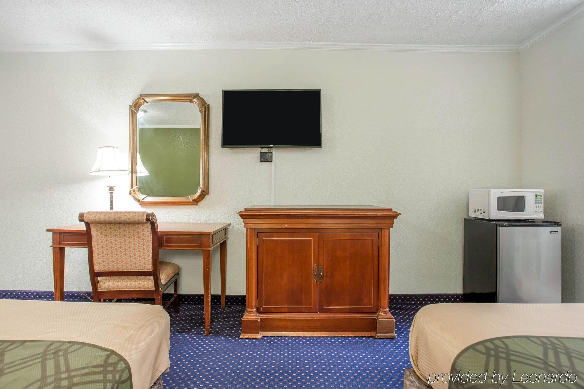 Rodeway Inn & Suites Fort Jackson Columbia Ngoại thất bức ảnh