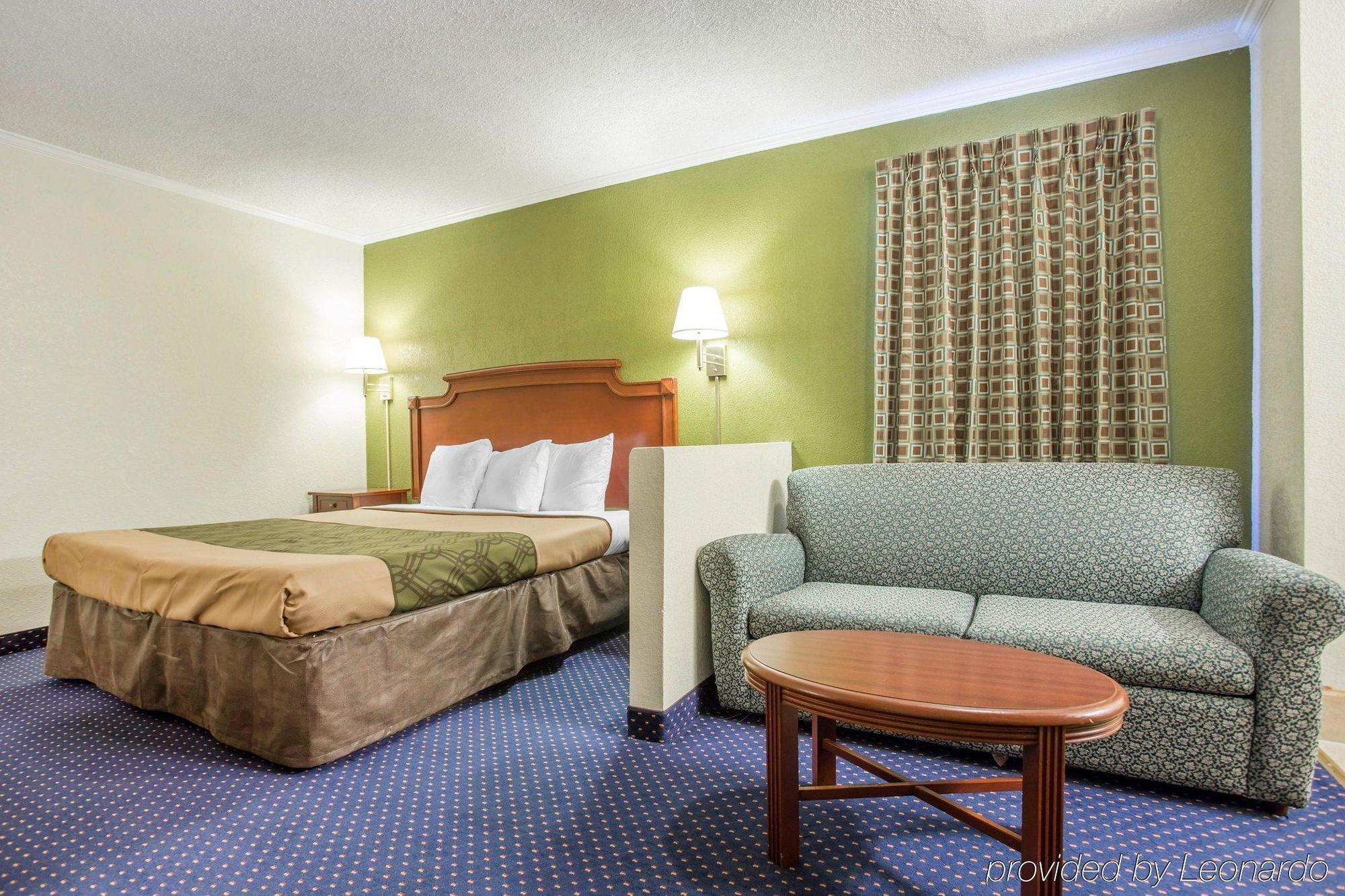 Rodeway Inn & Suites Fort Jackson Columbia Ngoại thất bức ảnh