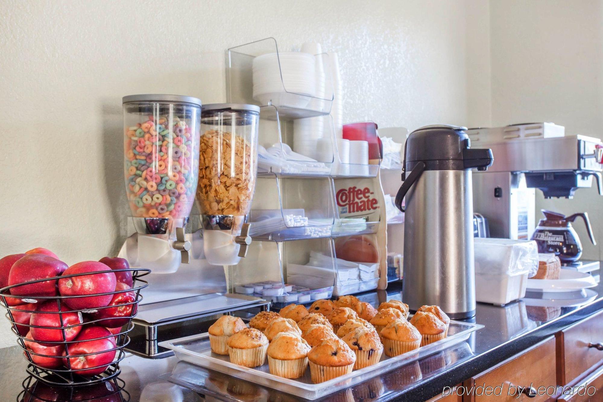 Rodeway Inn & Suites Fort Jackson Columbia Ngoại thất bức ảnh
