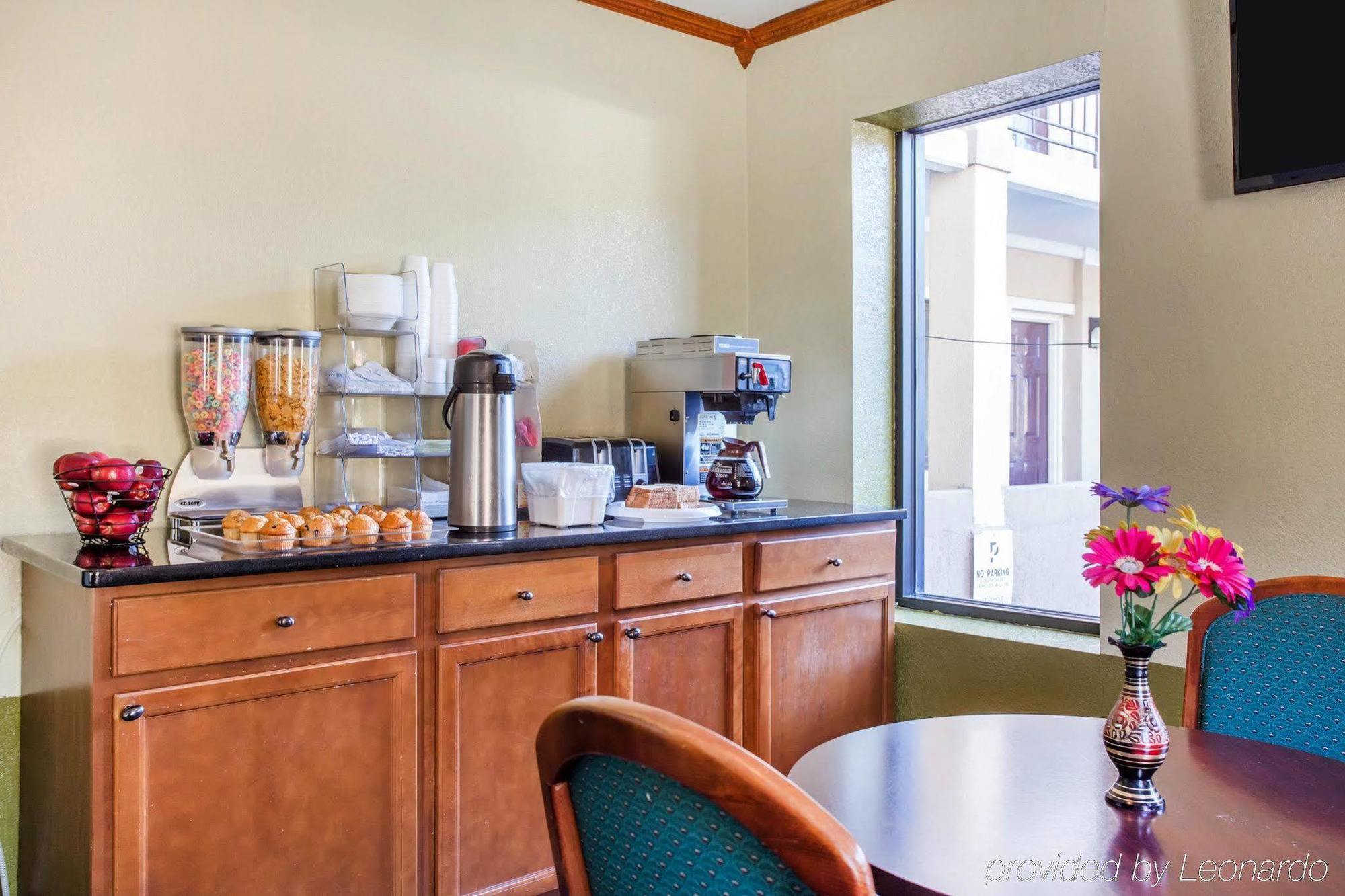 Rodeway Inn & Suites Fort Jackson Columbia Ngoại thất bức ảnh
