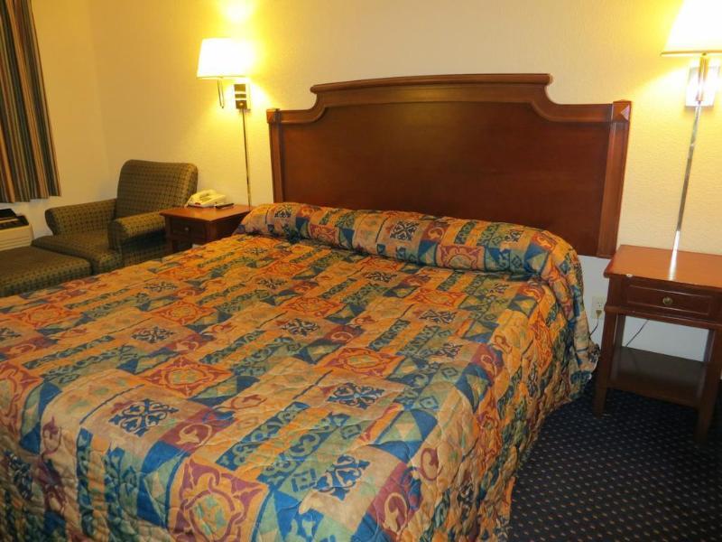 Rodeway Inn & Suites Fort Jackson Columbia Ngoại thất bức ảnh